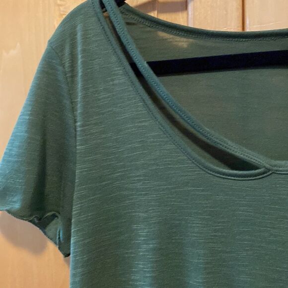 Long army green dress with detailed neckline and cap sleeves Size M - Picture 6 of 8